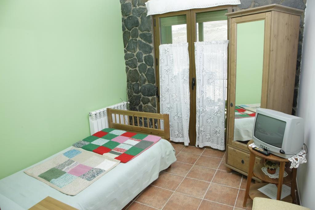Hostal Restaurante Alto Rey Arroyo de las Fraguas Exterior photo