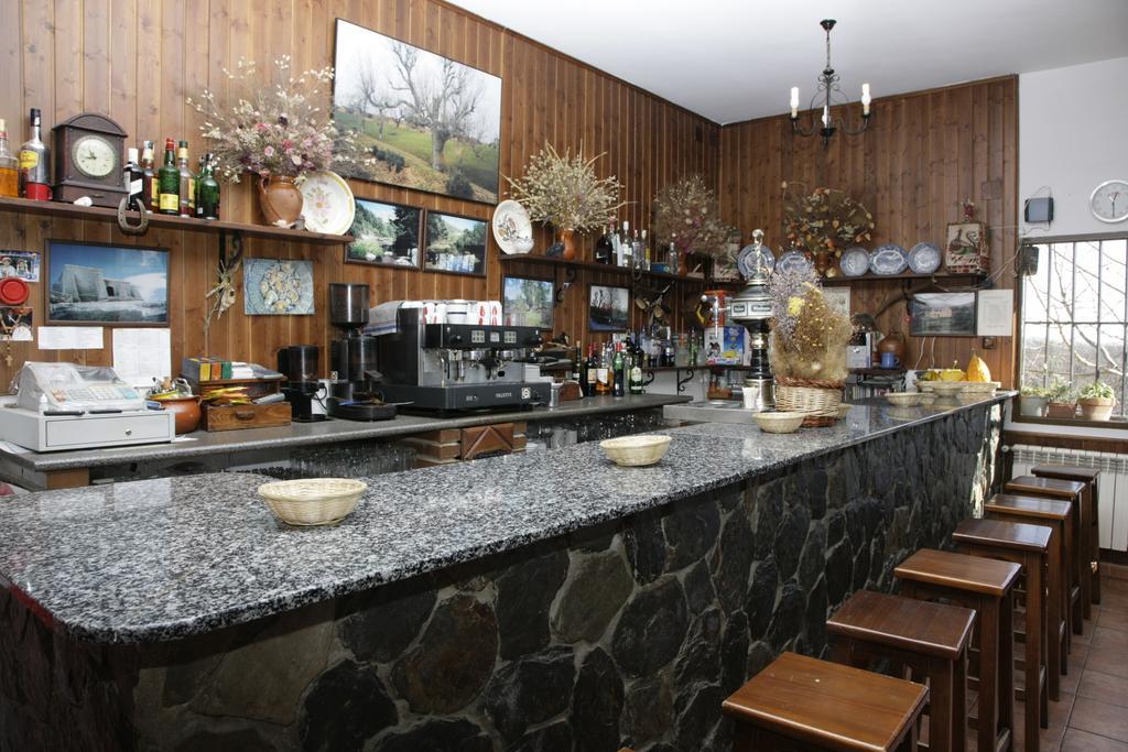 Hostal Restaurante Alto Rey Arroyo de las Fraguas Exterior photo